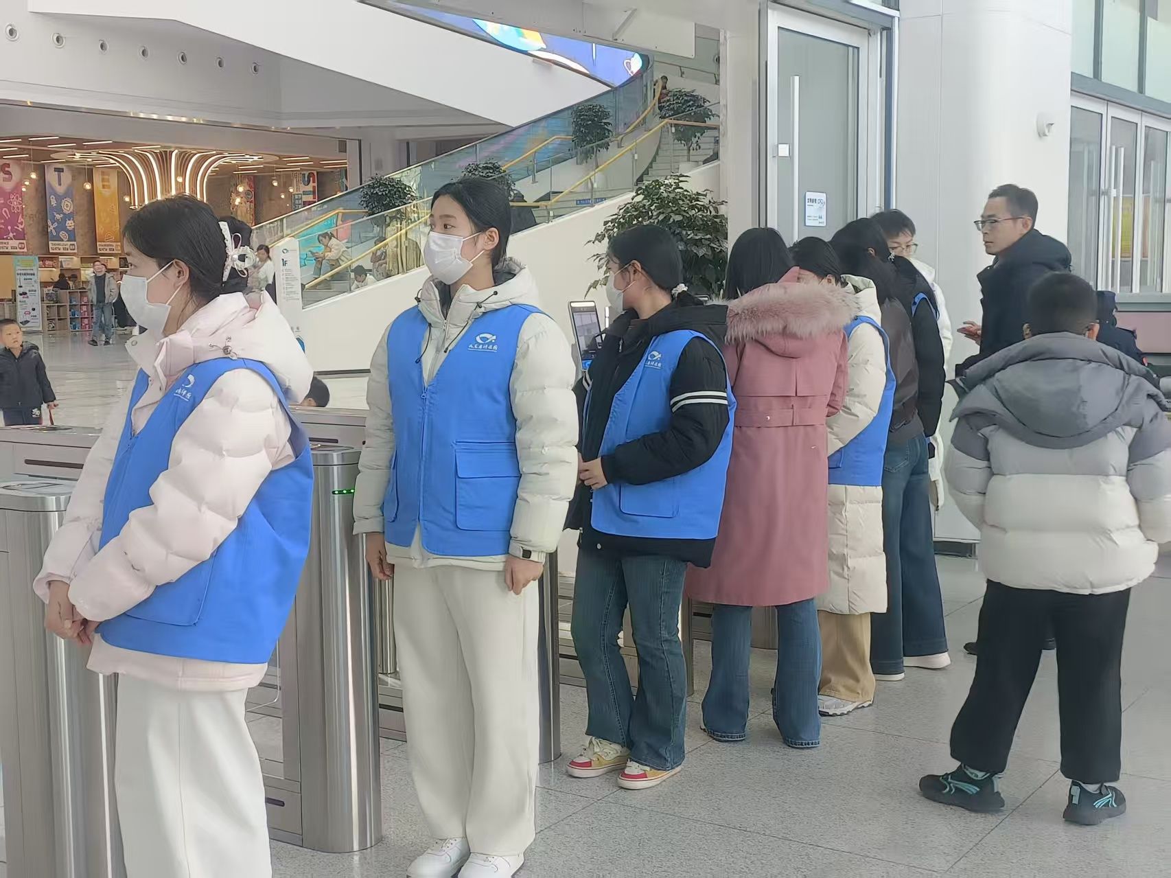 政法青協(xié)開(kāi)展山東省科技館志愿活動(dòng)